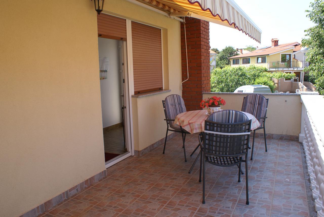 Apartments Nikola Krk Town Exterior foto